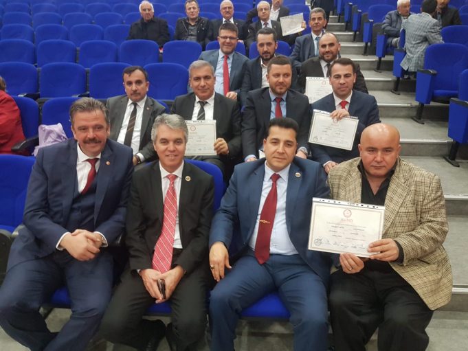 ESENLER’İN MAHALLE MUHTARLARI MAZBATASINI ALDI