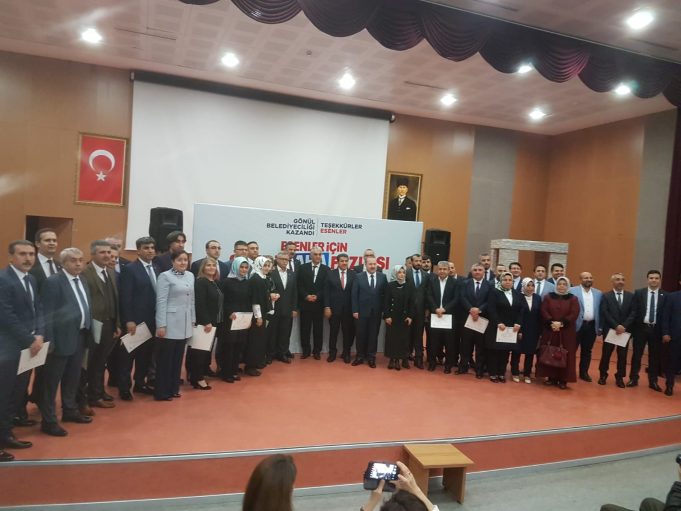 Esenler’de Başkan Göksu ve Diğer Parti Yöneticileri Mazbatasını aldı
