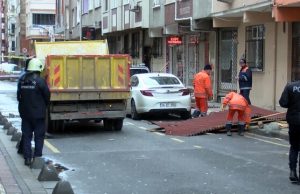 ESENLER’DE FIRTINA ÇATIYI UÇURDU