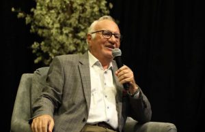 DURALİ YILMAZ ‘EDEBİYAT DURAĞI’NDA