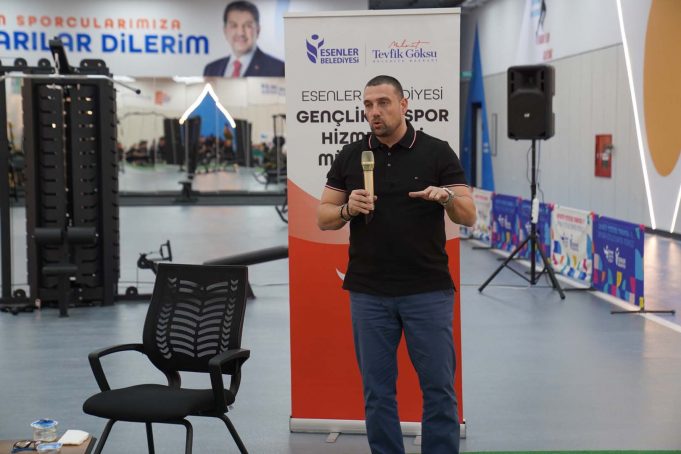 ALMANYA’DA HAKEMLE TARTIŞAN FUTBOLCU KADRO DIŞI KALIR