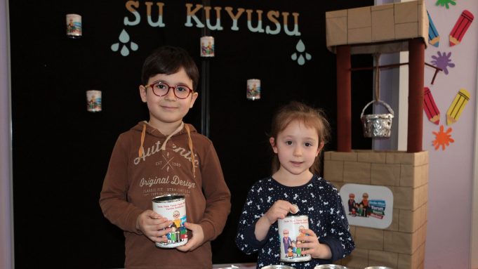 HARÇLIKLARIYLA BANGLADEŞ’TE SU KUYUSU AÇTILAR