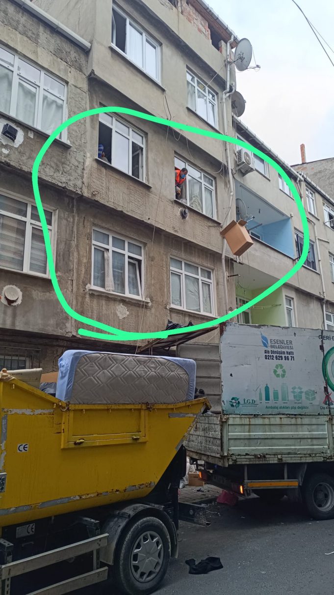 ÇÖP EVDEN 3 KAMYON ÇÖP ÇIKTI!..