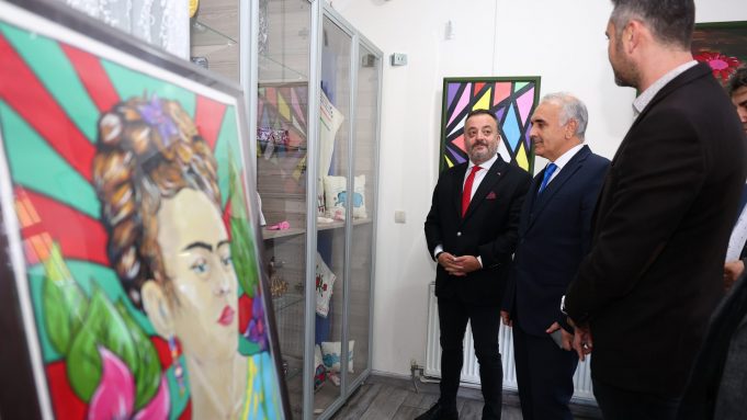 “ÖZEL” ÖĞRENCİLERİN “ÖZEL SERGİSİ”