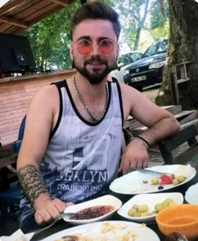 EŞİNİ VURDU