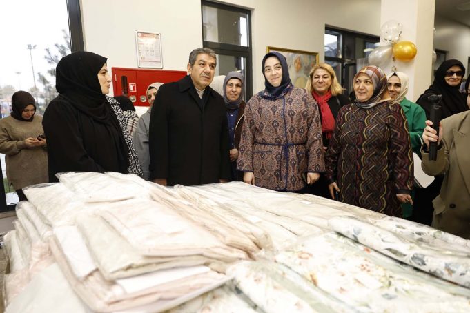 YETİM KIZLAR İÇİN KERMES DÜZENLEDİLER